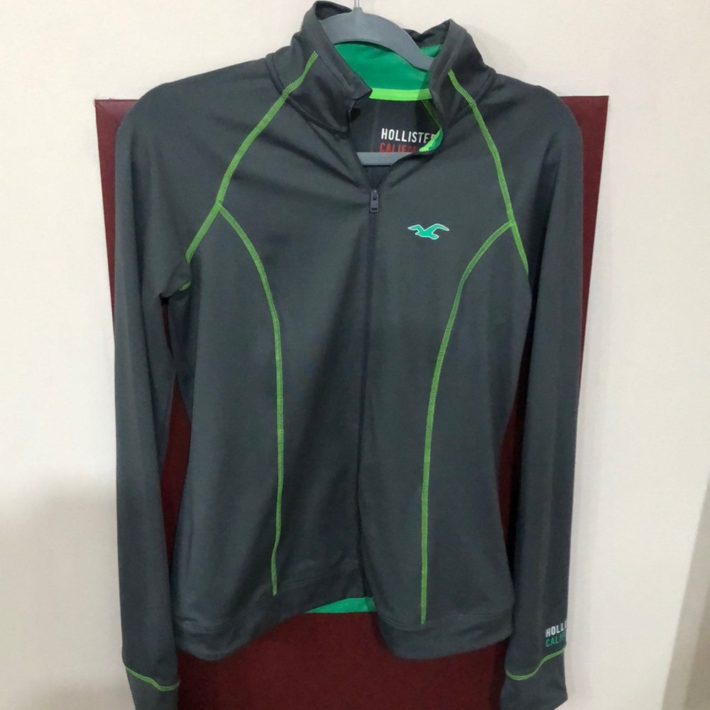 Men long sleeve activewear great condition